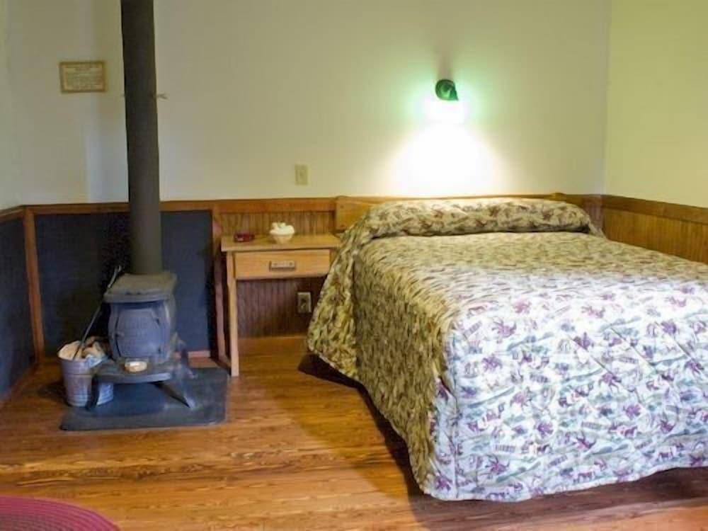 Roosevelt Lodge & Cabins - Inside the Park photo 8