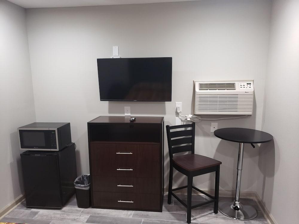 Budget Inn & Suites photo 21