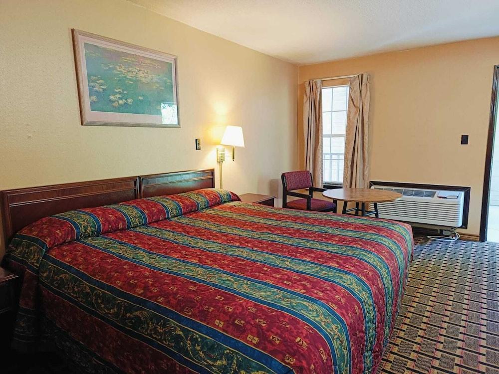 Victorian Inn photo 6