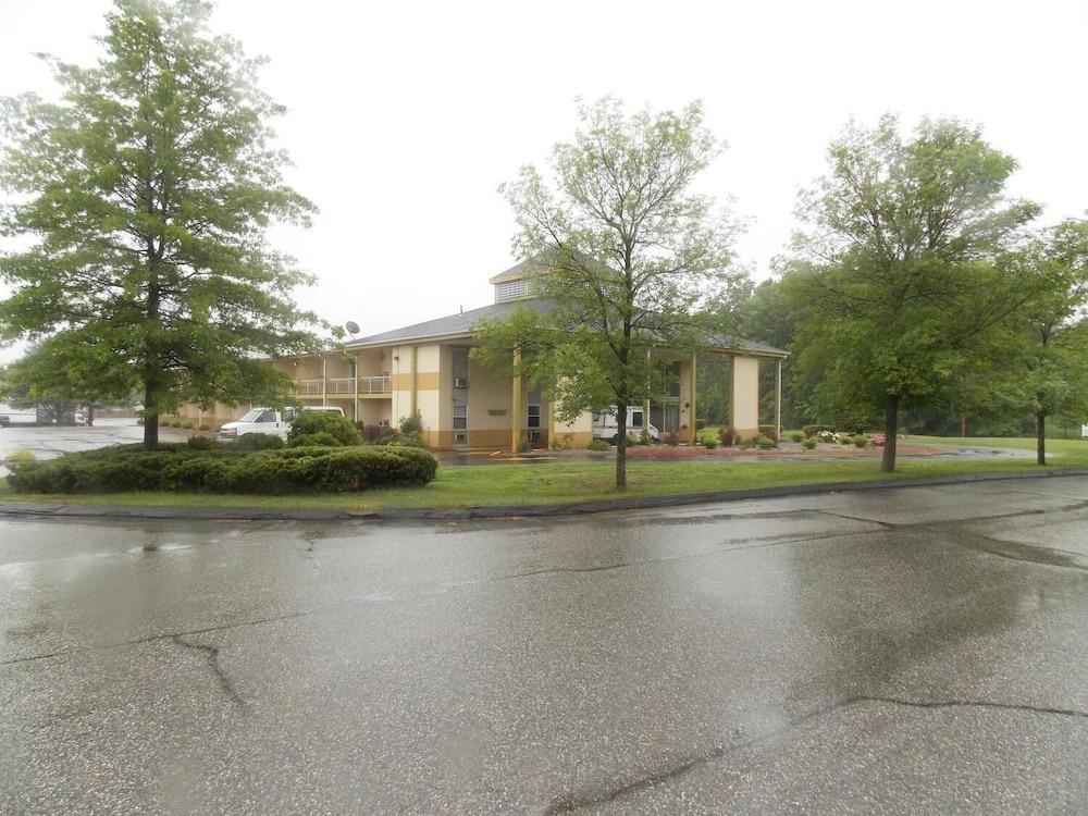 Center Street Value Inn photo 8