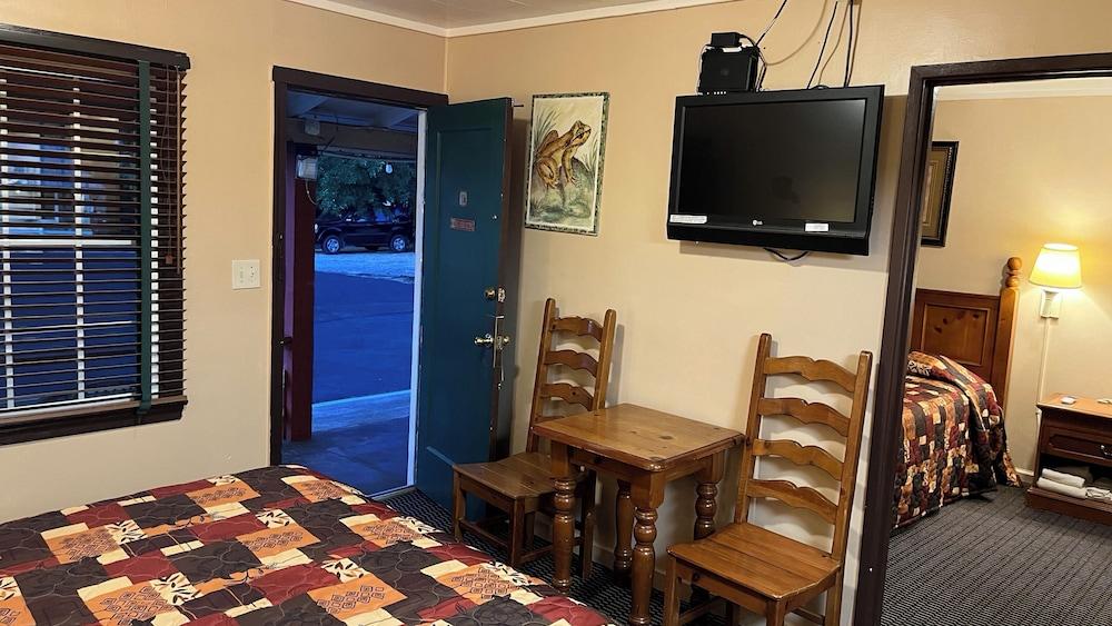 Jumping Frog Motel photo 82
