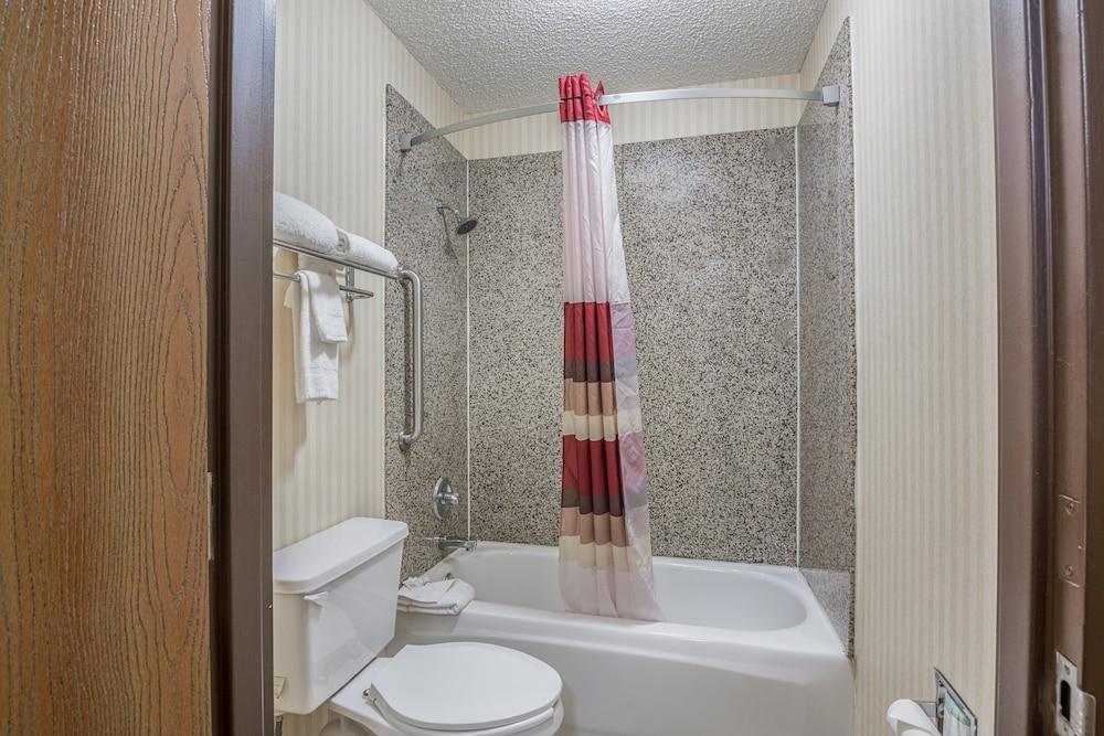 Red Roof Inn & Suites Little Rock photo 43
