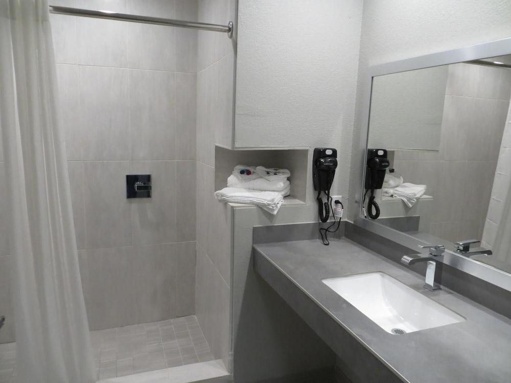 Crystal Inn - Sugar Land photo 10