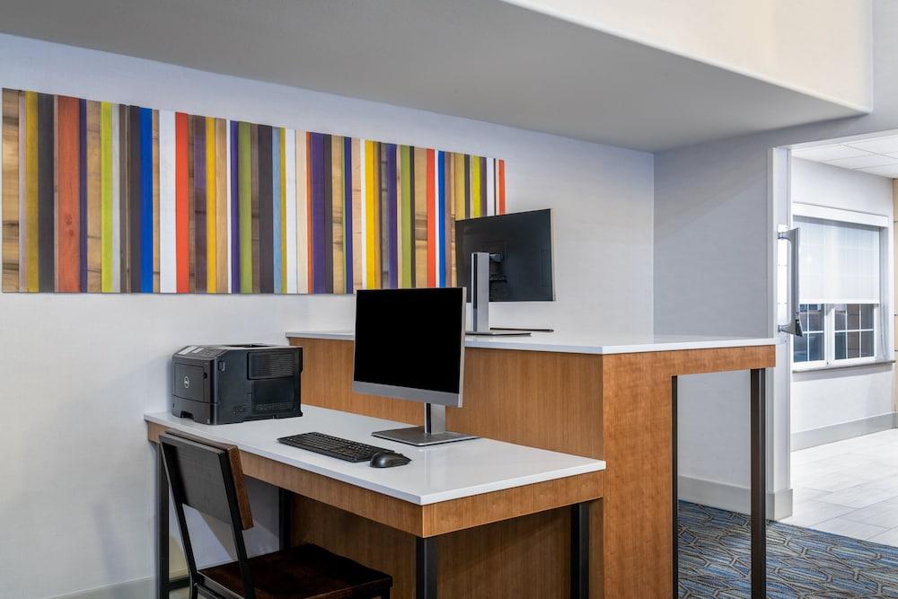 Holiday Inn Express & Suites Wheat Ridge-Denver West by IHG photo 26
