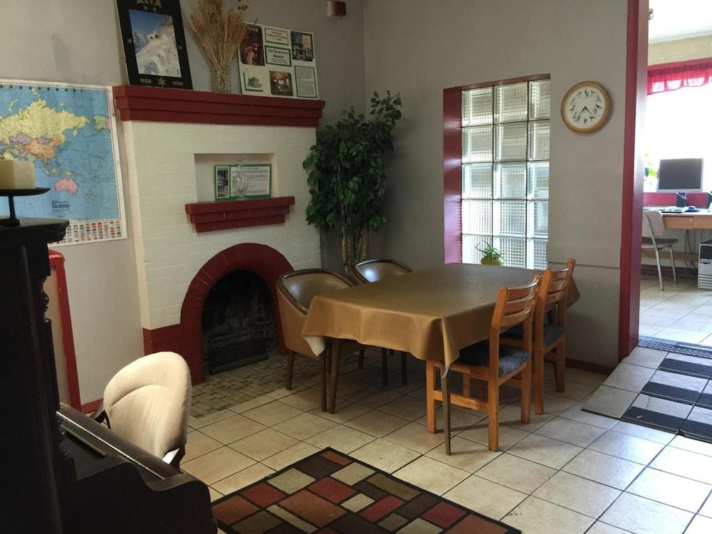 Avenues Hostel photo 20