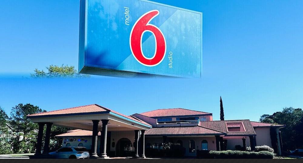 Motel 6 Savannah, GA- Gateway & I-95 photo 1