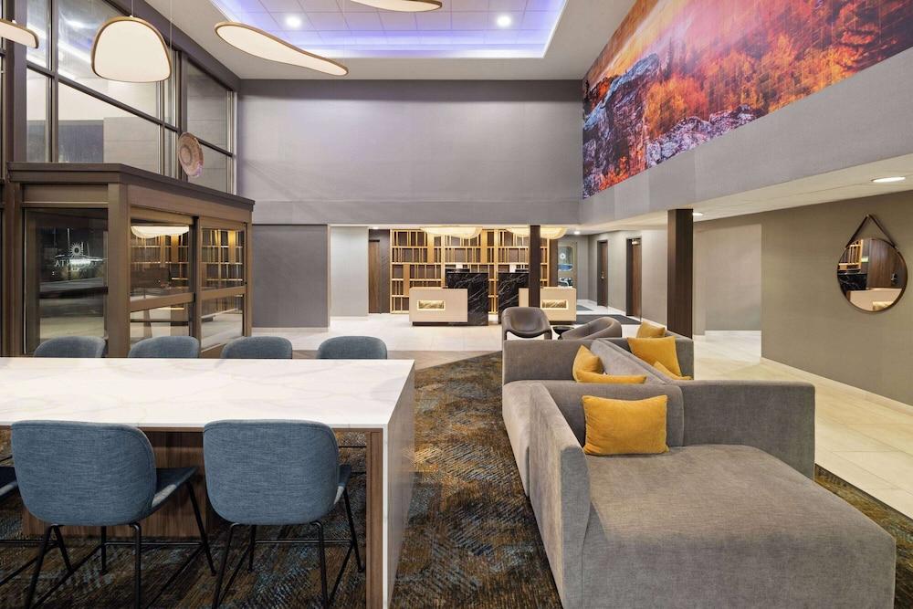 La Quinta Inn & Suites by Wyndham Yakima Downtown photo 9