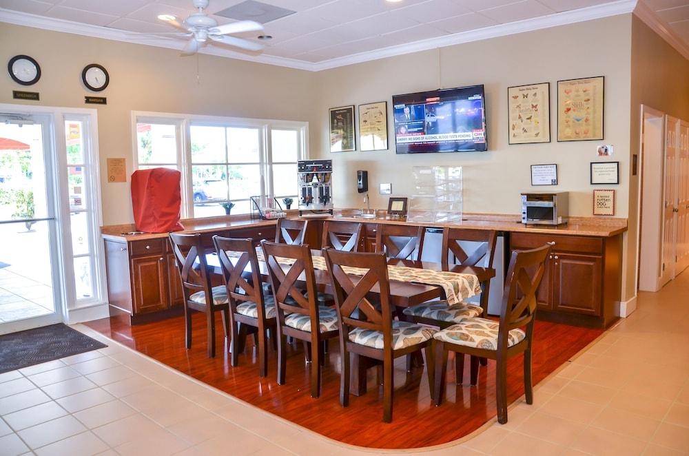 Gulfcoast Inn Naples photo 36