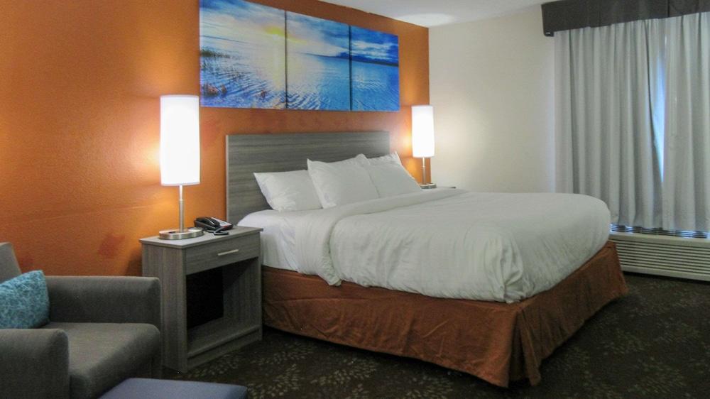 Clarion Pointe Evansville North photo 10