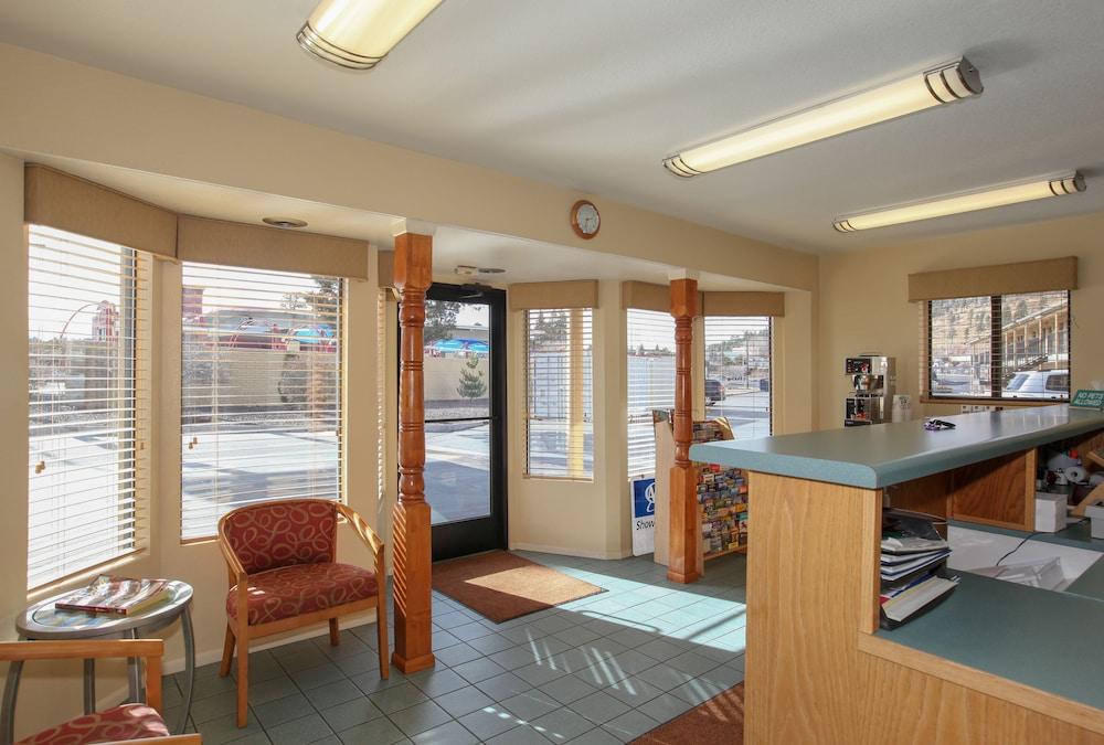 Budget Inn photo 3