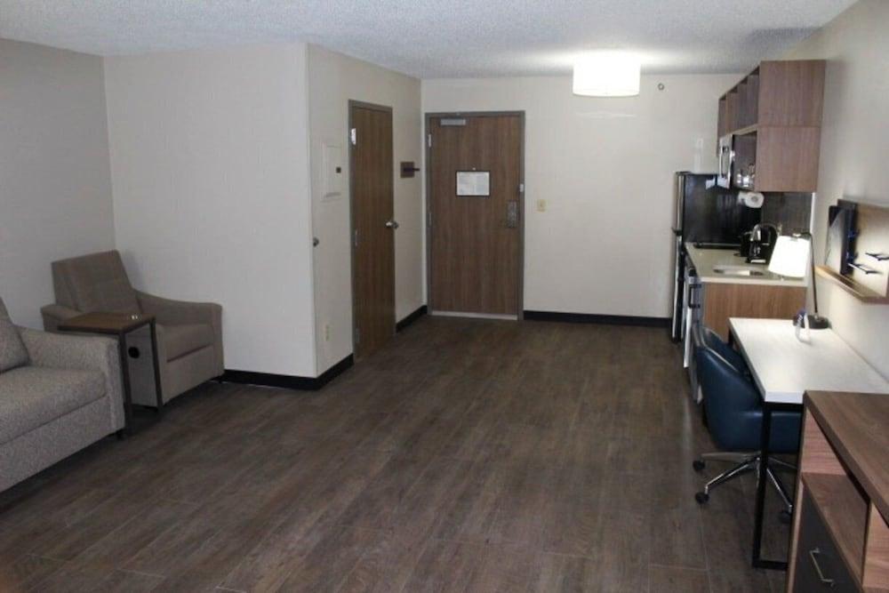 Candlewood Suites Southfield - Detroit by IHG photo 30