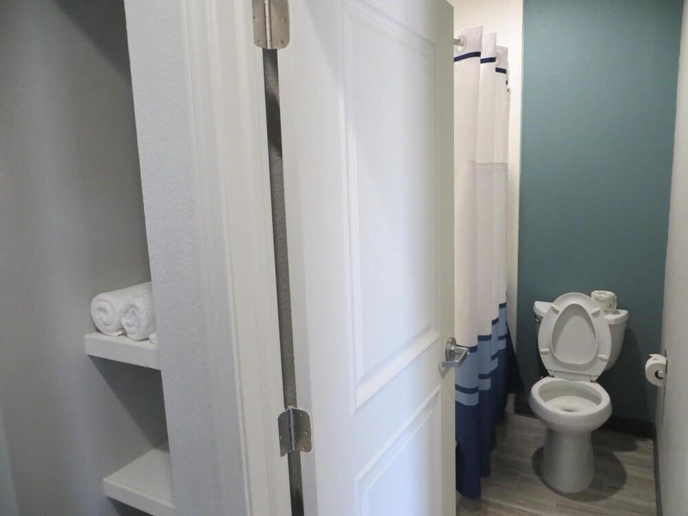 Hotel Blue - Woodlands photo 32