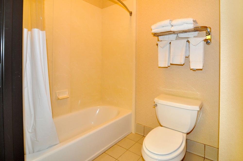 The Atrium Hotel photo 22