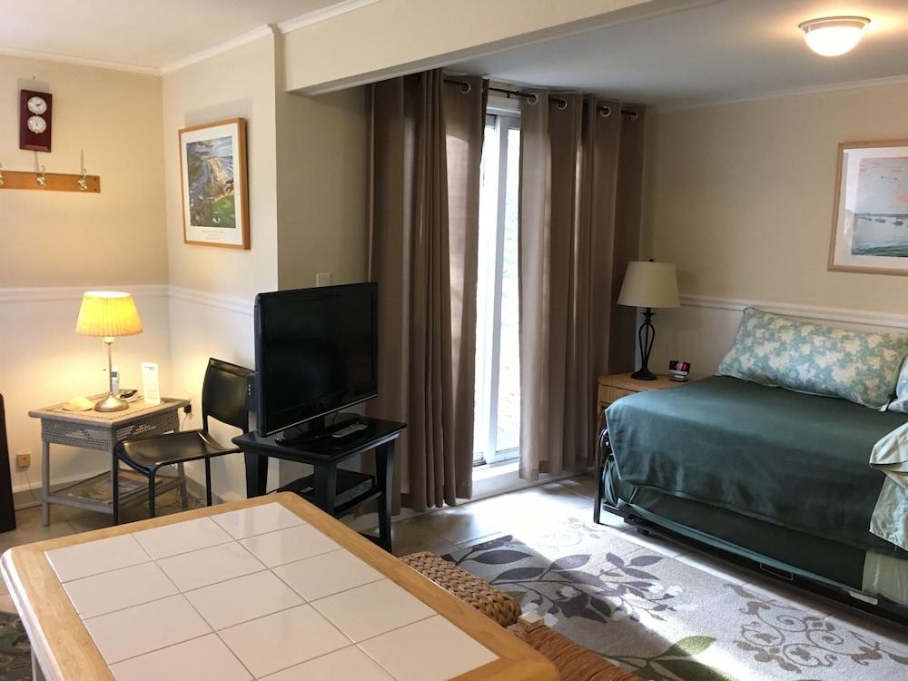 Westhampton Seabreeze Motel photo 7