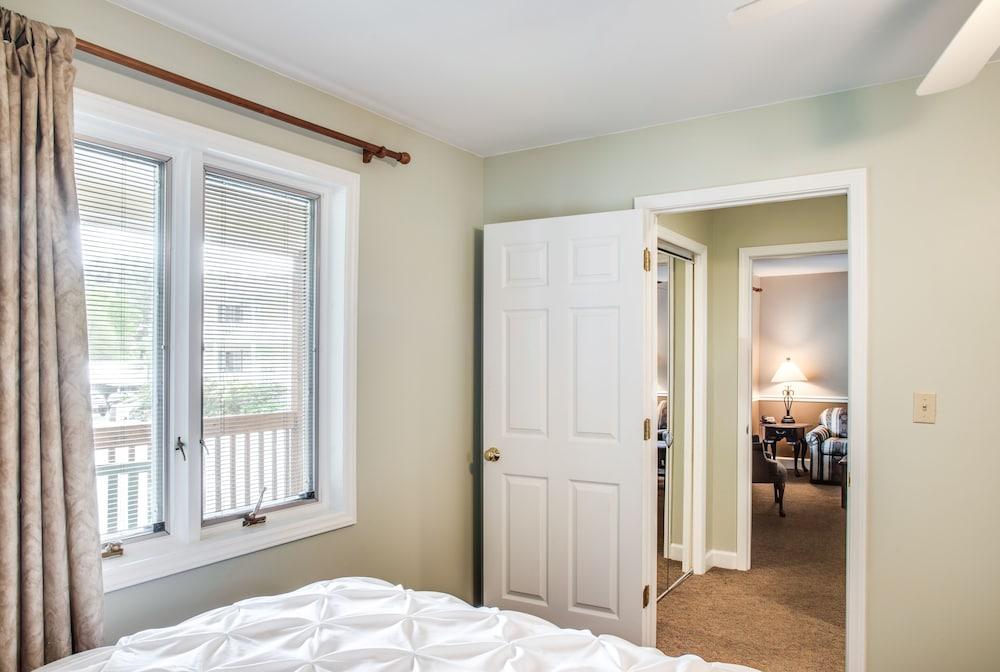 Boxwood Lodge photo 22