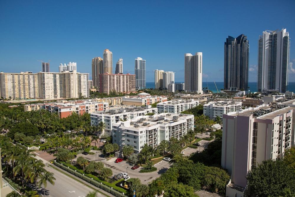 Best Holiday Suites — hotel in Sunny Isles Beach