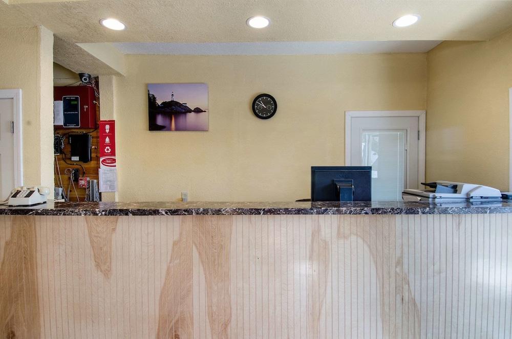 Econo Lodge West Yarmouth on Cape Cod photo 17