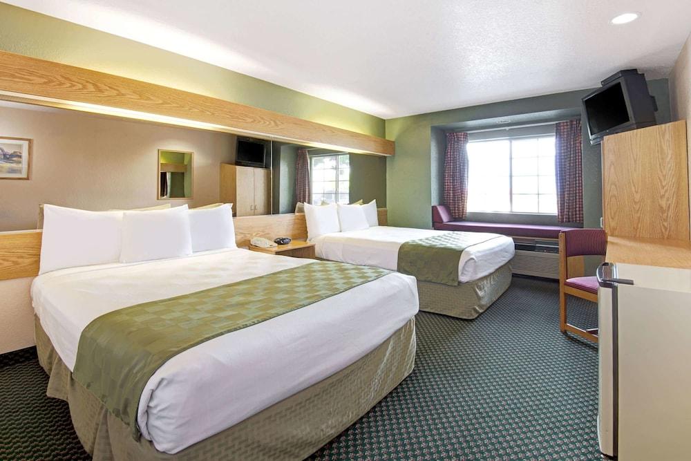 Microtel Inn & Suites by Wyndham Albuquerque West photo 11