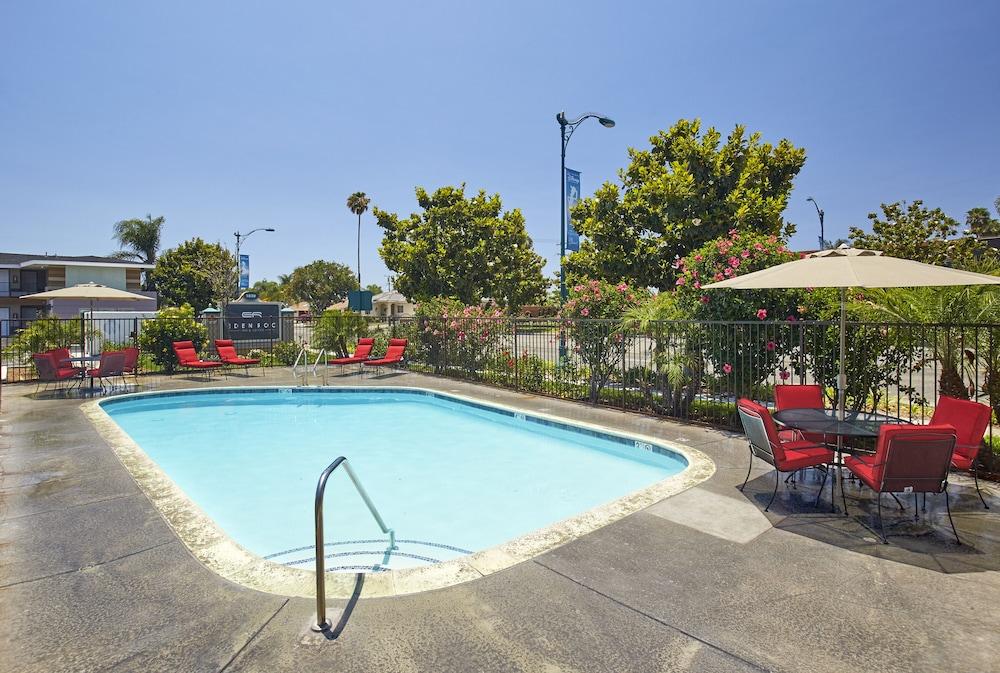 Eden Roc Inn & Suites photo 15