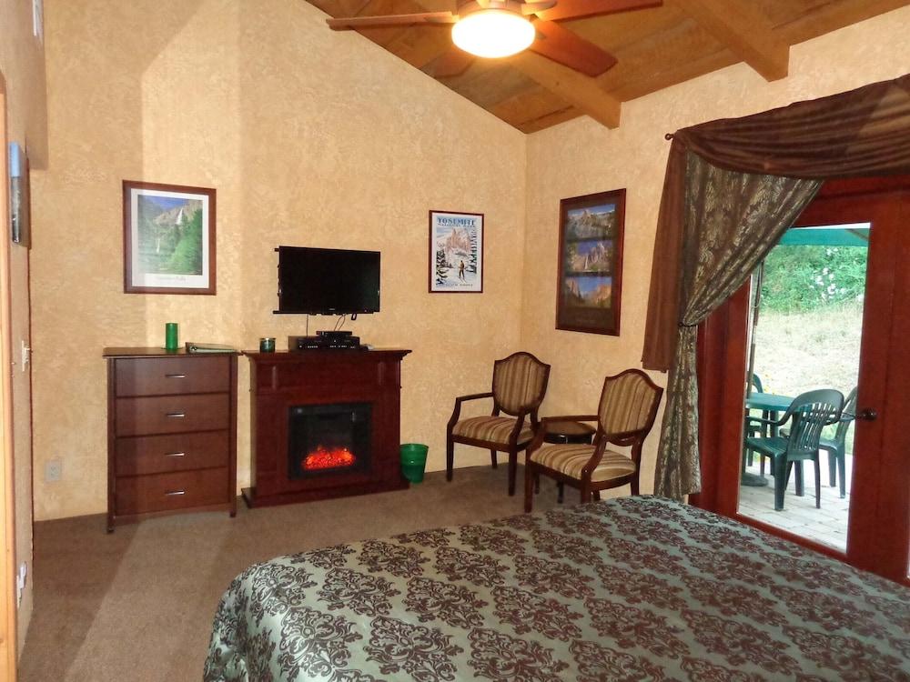Evergreen Haus photo 17