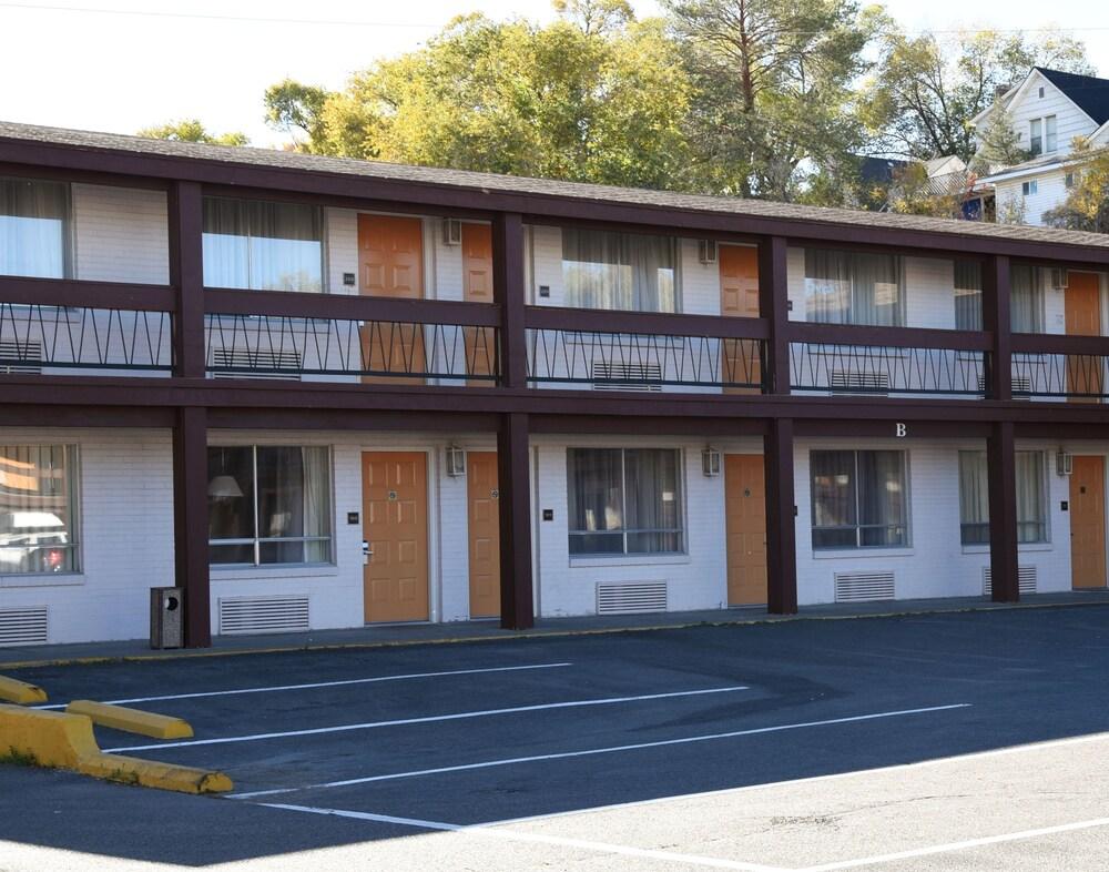 Thunderbird Motel photo 34