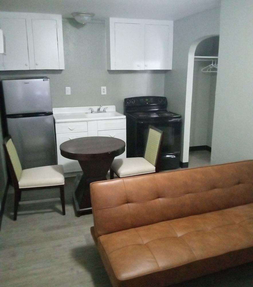 Homes-N-Courts photo 17