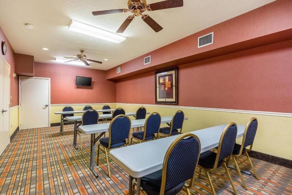 CasaBlanca Inn & Suites Houston photo 2