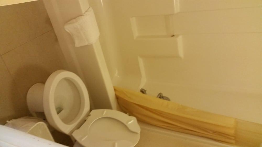 Budget Inn photo 8