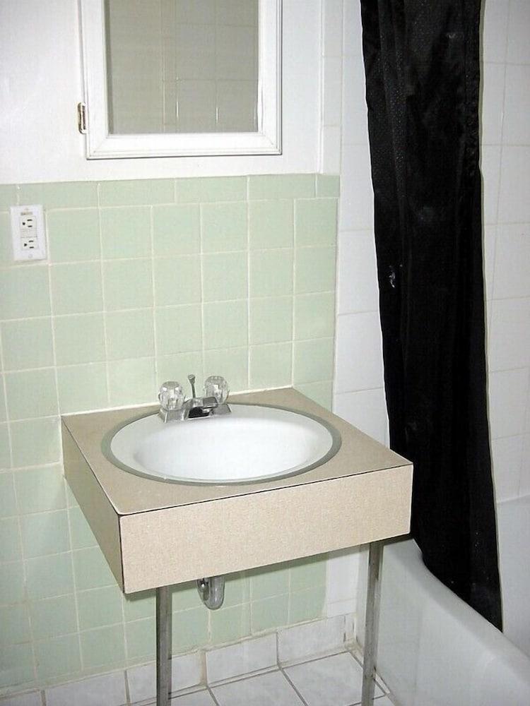 Double A Motel photo 60
