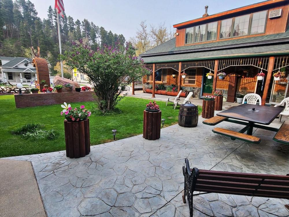 Cedar Wood Inn photo 15