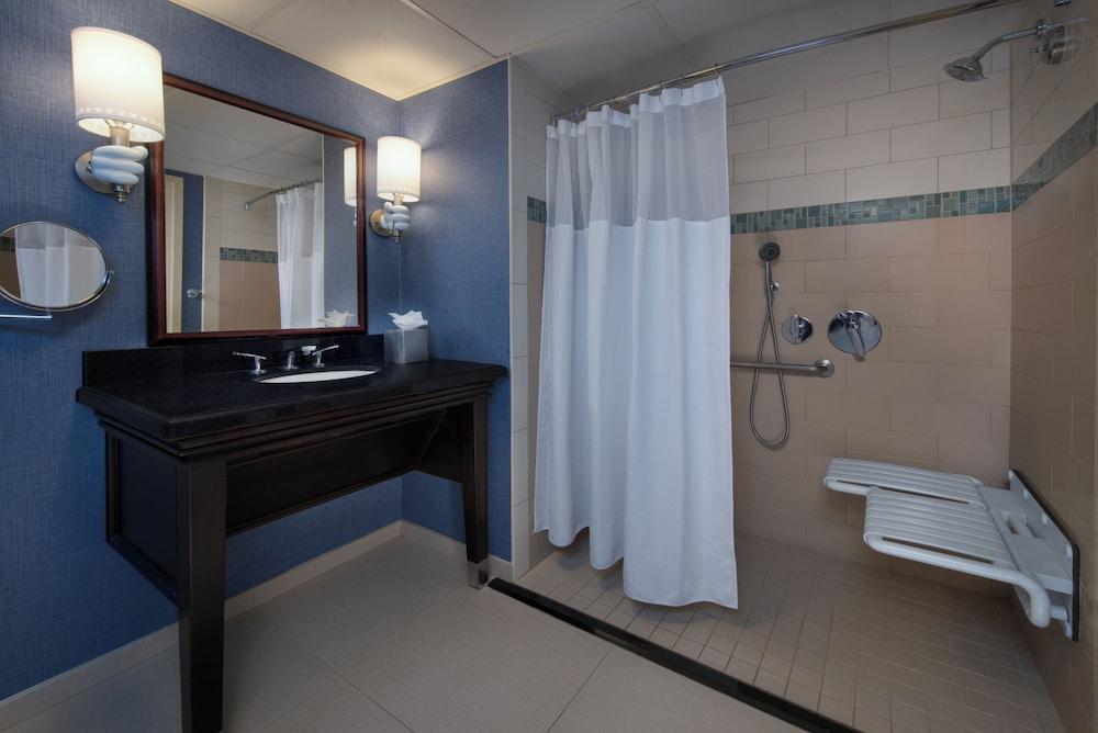 Disneyland Hotel photo 70