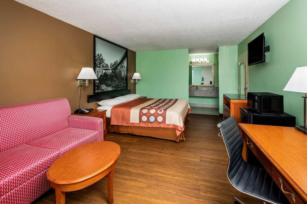 Super 8 by Wyndham Gaffney photo 8