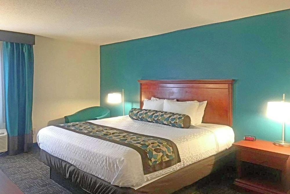 Comfort Inn & Suites O'Fallon - St. Louis Area photo 7