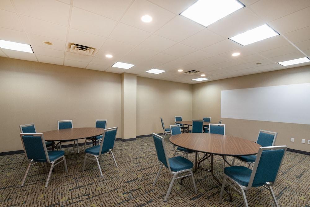 Hampton Inn Belle Vernon photo 23
