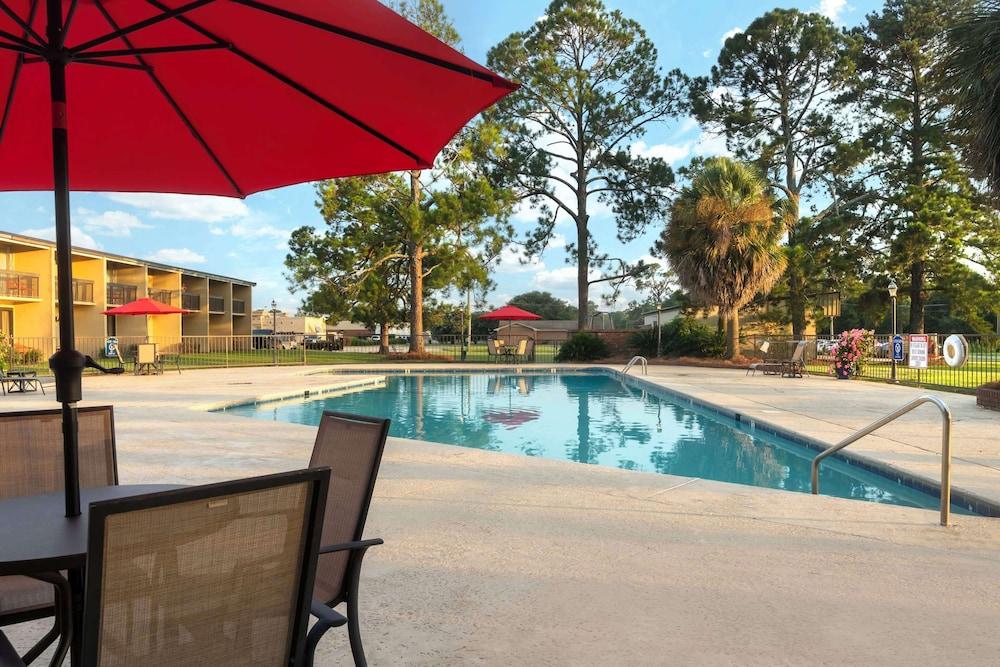 Best Western Colonial Inn photo 29