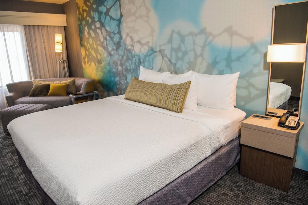 Courtyard by Marriott Erie photo 14