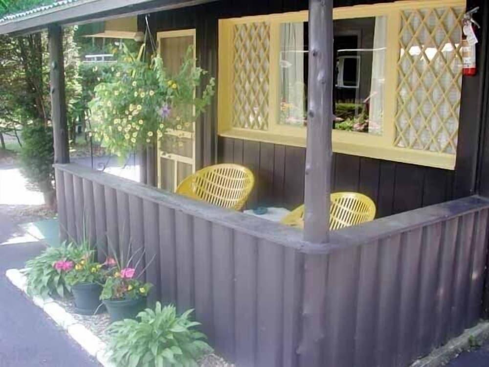 Amber Lantern Lake George Motel and Cottage Rentals photo 32