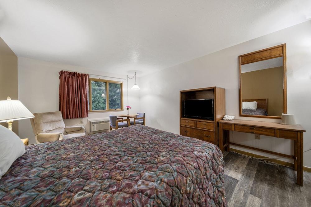 Executive Inn Cass City photo 17