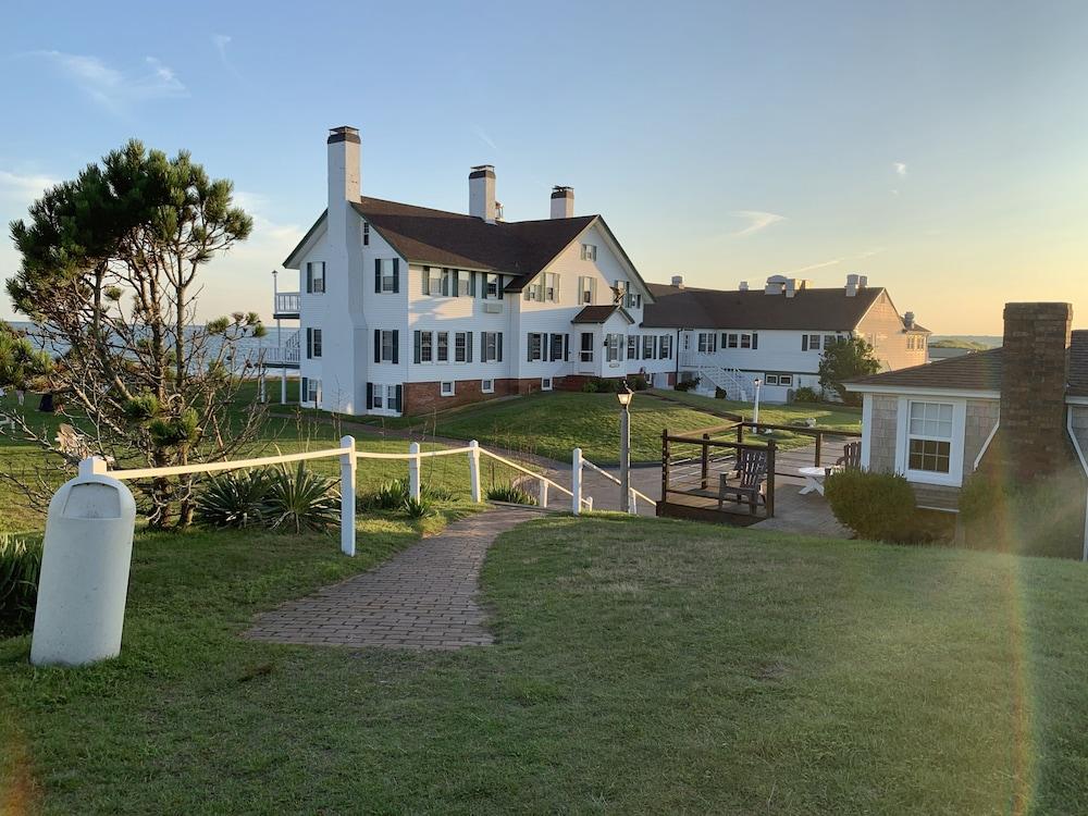 Lighthouse Inn photo 63
