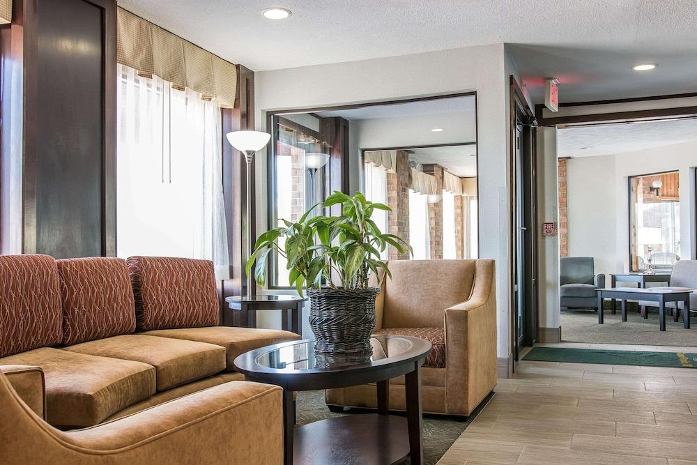Quality Inn Grand Rapids South-Byron Center photo 2