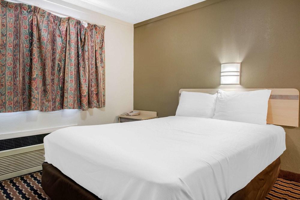 Rodeway Inn Sharonville - Cincinnati North photo 2