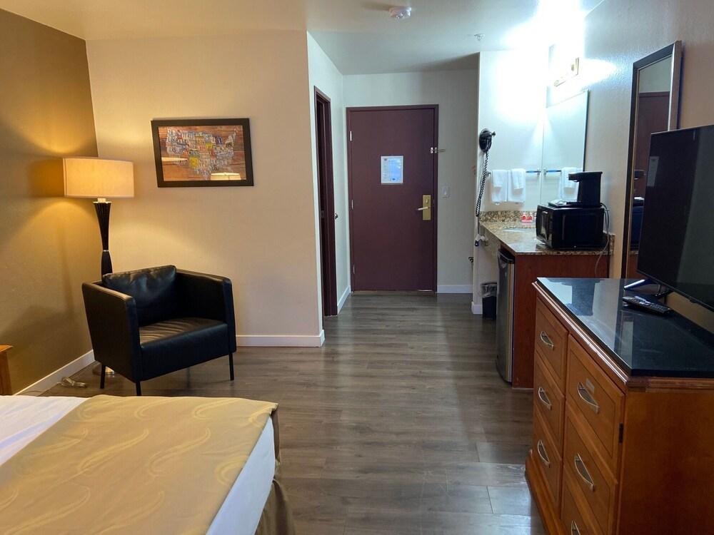 Toppenish Inn and Suites photo 16