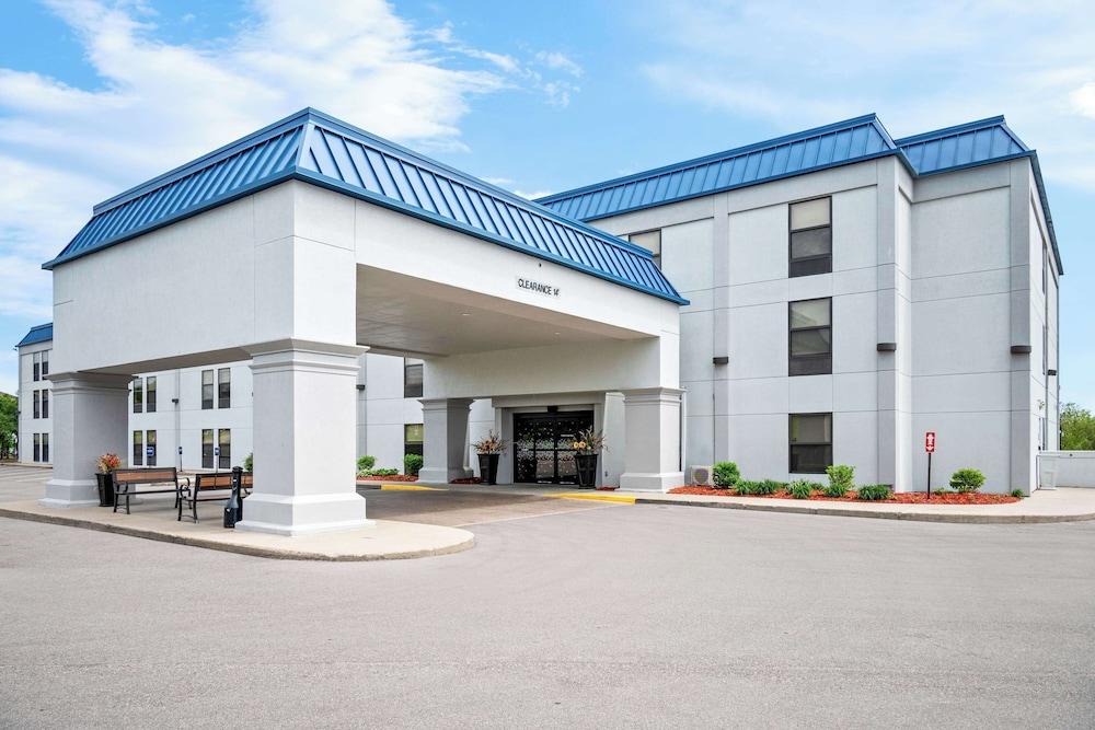 Hampton Inn Grand Rapids-North photo 33