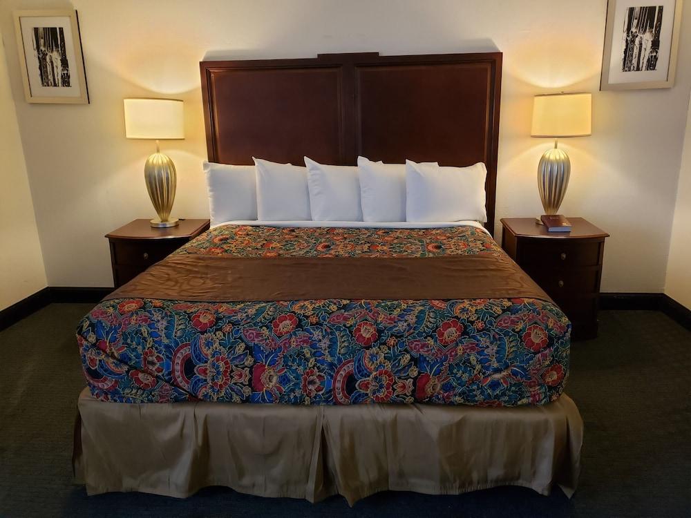 Travelodge by Wyndham Brooklyn Center photo 20
