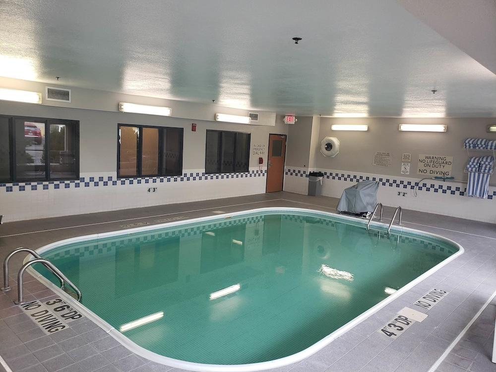 Country Inn & Suites by Radisson, Fairview Heights, IL photo 4