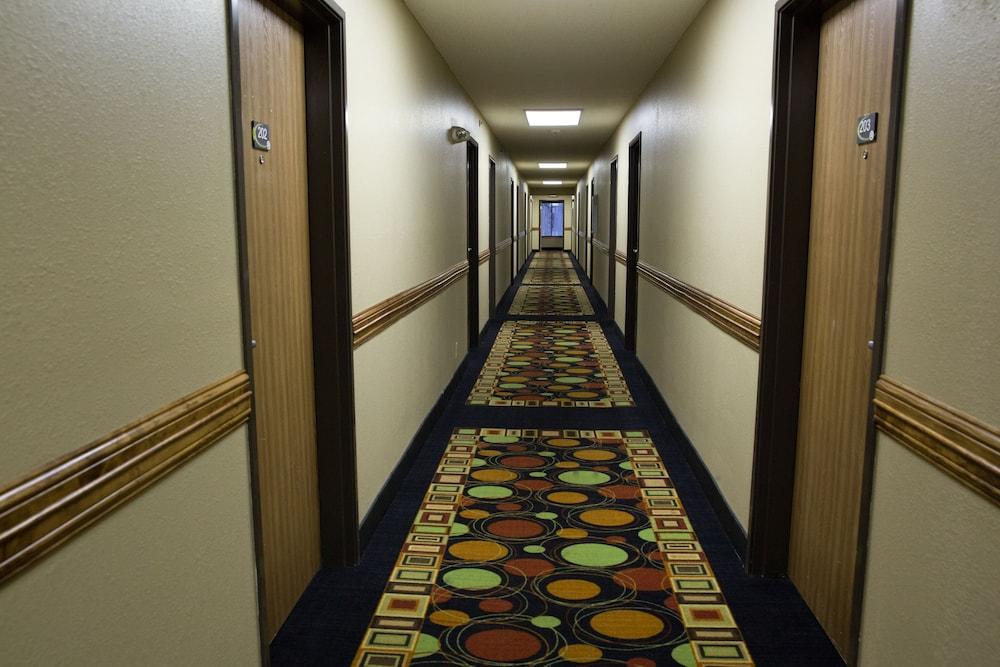 Econo Lodge Canton North photo 1
