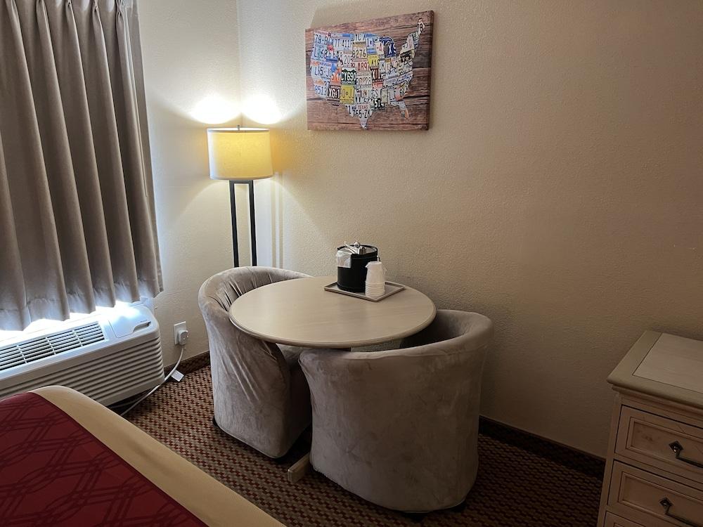 Econo Lodge Inn & Suites Walnut photo 24