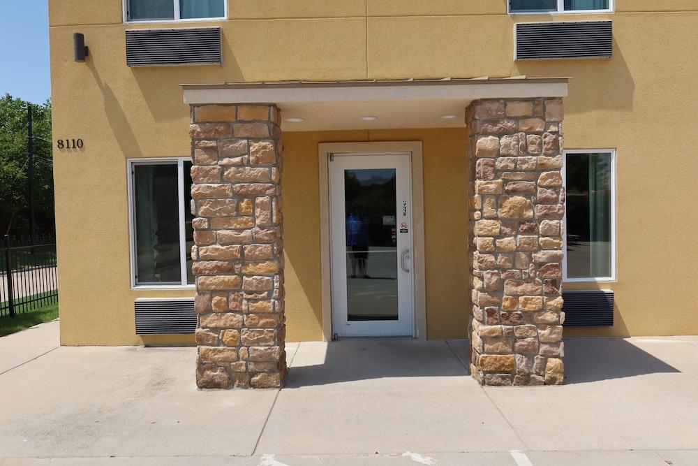 West Worth Inn and Suites photo 37