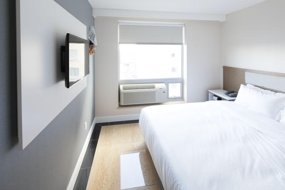 Mayfair Inn and Suites photo 15