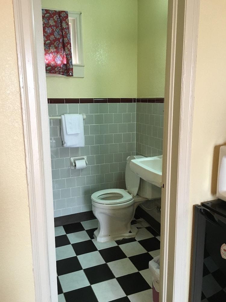 Shaws Komfort Motel photo 4